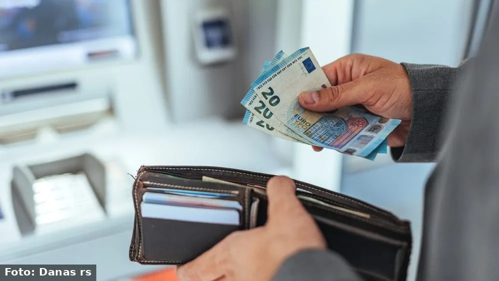 Devizni kurs: Evro sutra 117,49 dinara