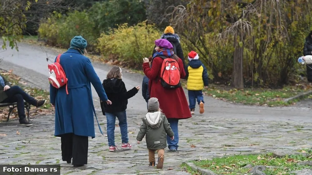 Počela prijava za pomoć porodicama sa više dece: Šta je potrebno od dokumentacije i od čega zavisi visina iznosa?