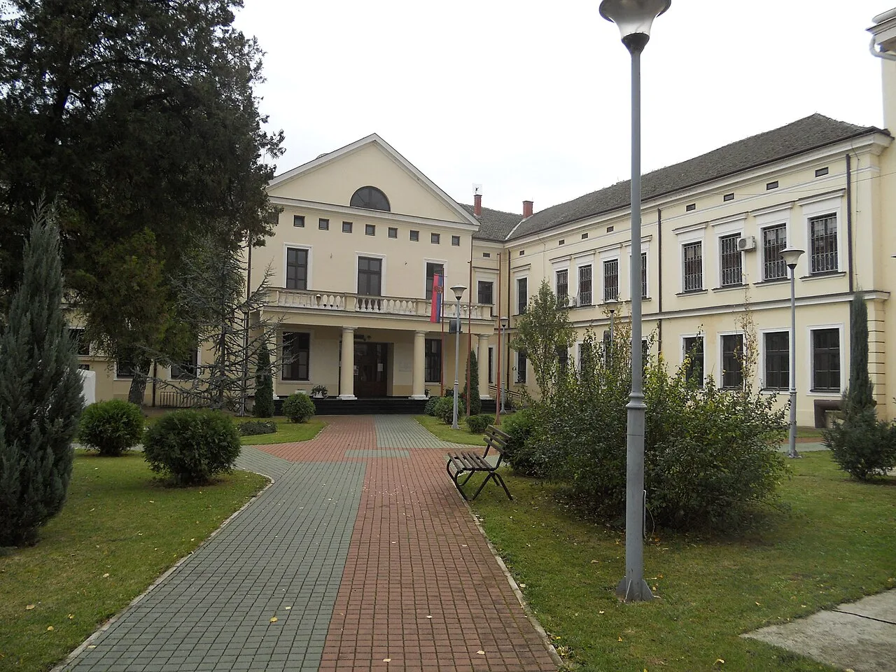 Nikola Čupić — srpski zadužbinar, kapetan i pronalazač.