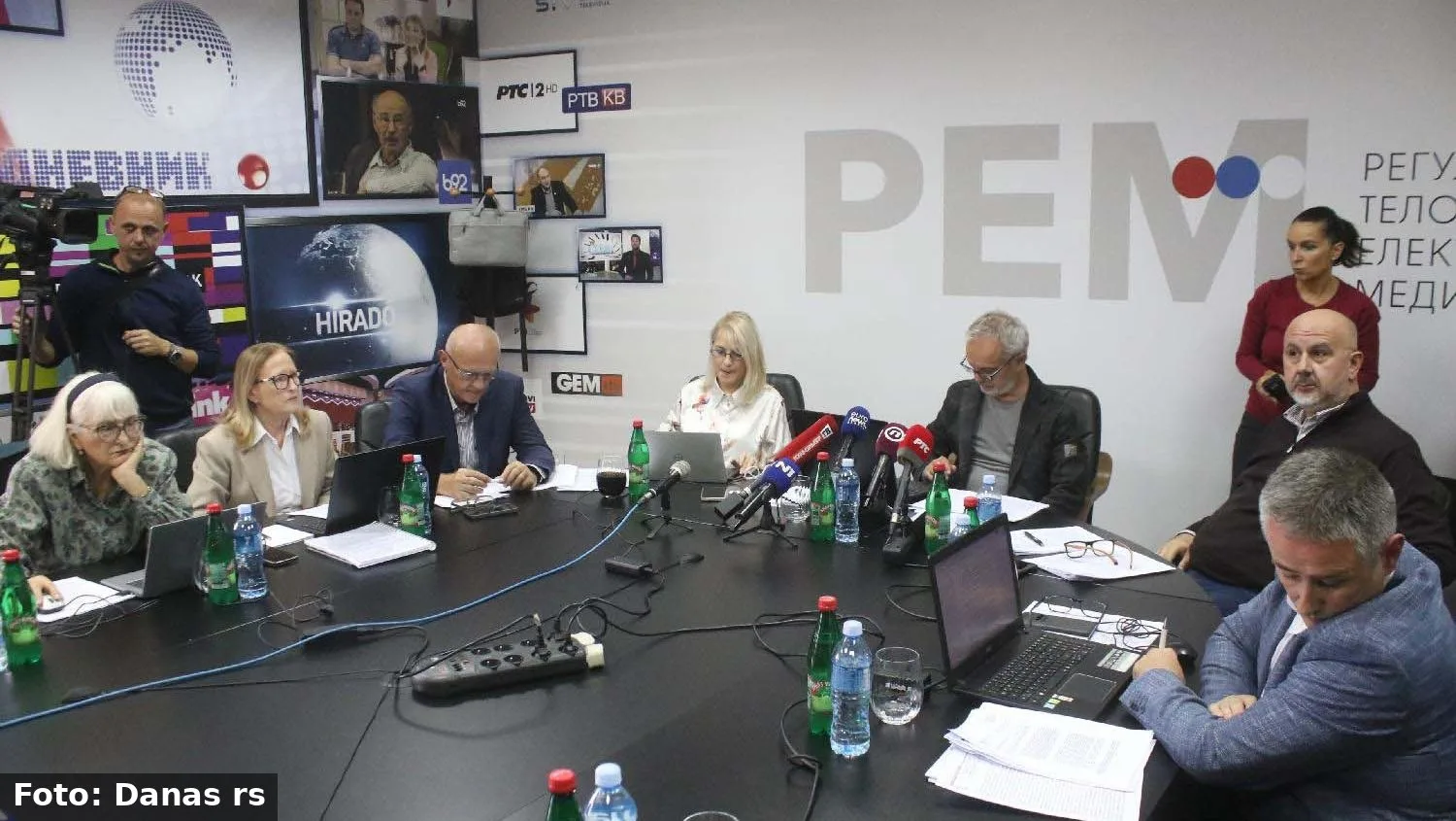 Savet REM-a formalno radi, u praksi blokiran: Cilj – odbrana režimskih medija dok su u kampanji