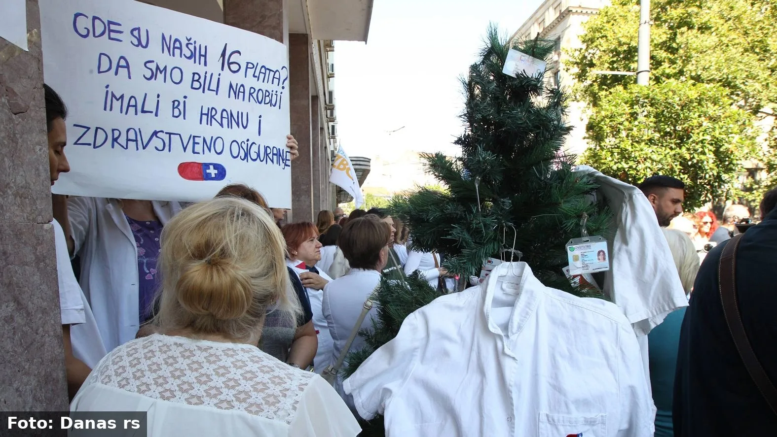 „U Predsedništvu se niko ne javlja“: Radnici Apoteke Beograd kažu da nisu dobili novac za kupovinu lekova koji je obećao Vučić
