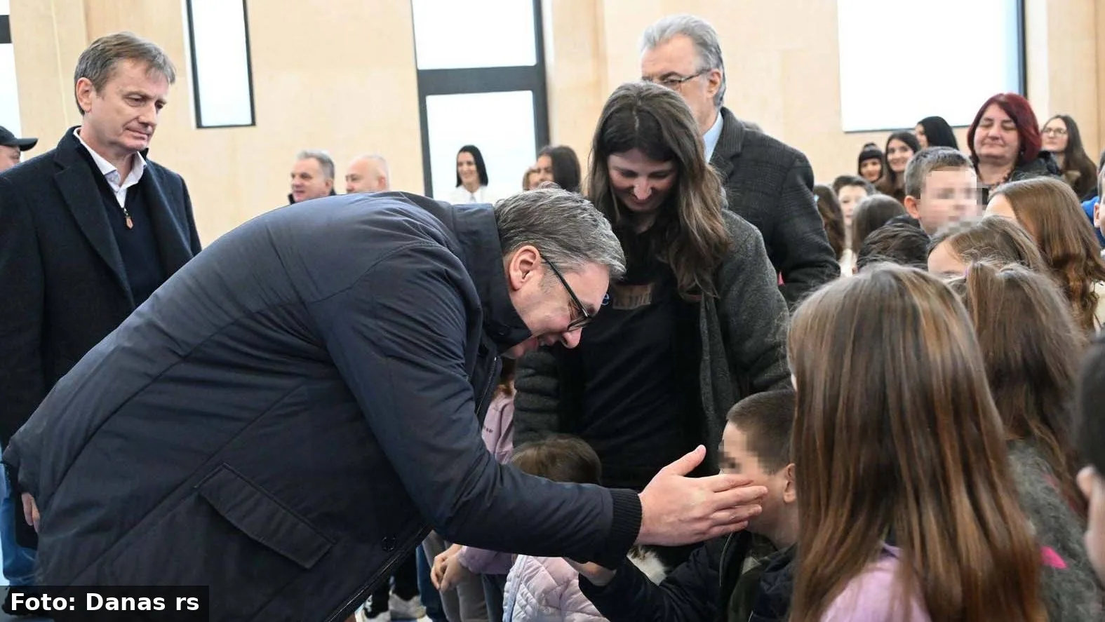 Vučić obećava da će isterati „mečku“ iz škola i sa fakulteta: Ko je zapravo politizovao obrazovni sistem?